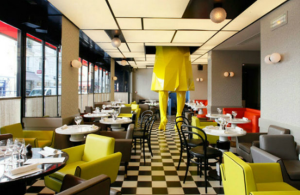 Cafe modern dan mewah dengan kombinasi warna bold